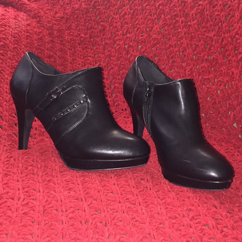 XOXO Black Booties